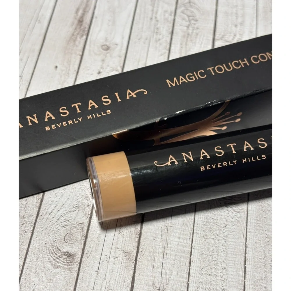Anastasia Beverly Hills Magic Touch Concealer-10